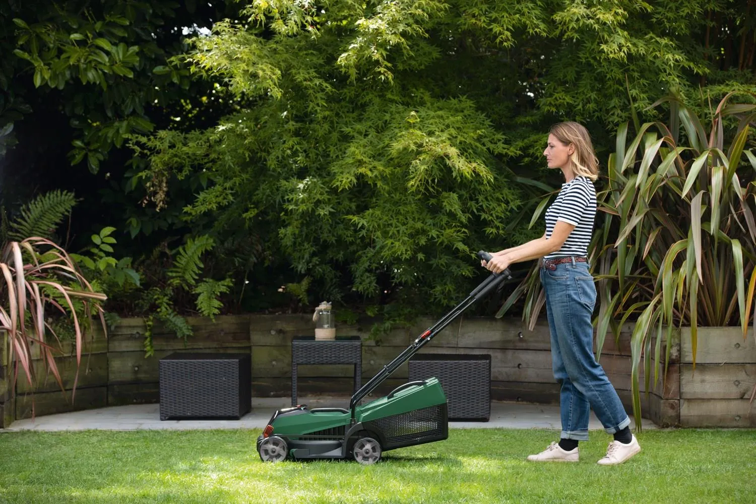Аккумуляторная газонокосилка Bosch CityMower 18V-32-300 06008B9A08