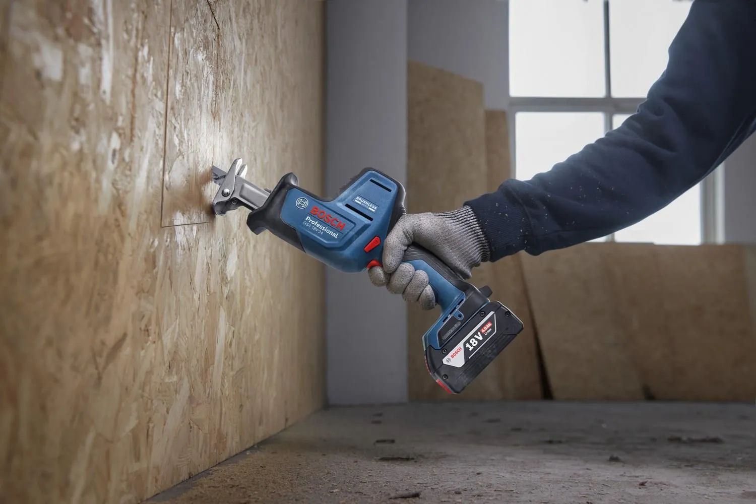 Электрическая пила Bosch GSA 18V-24 Professional 06016A5100