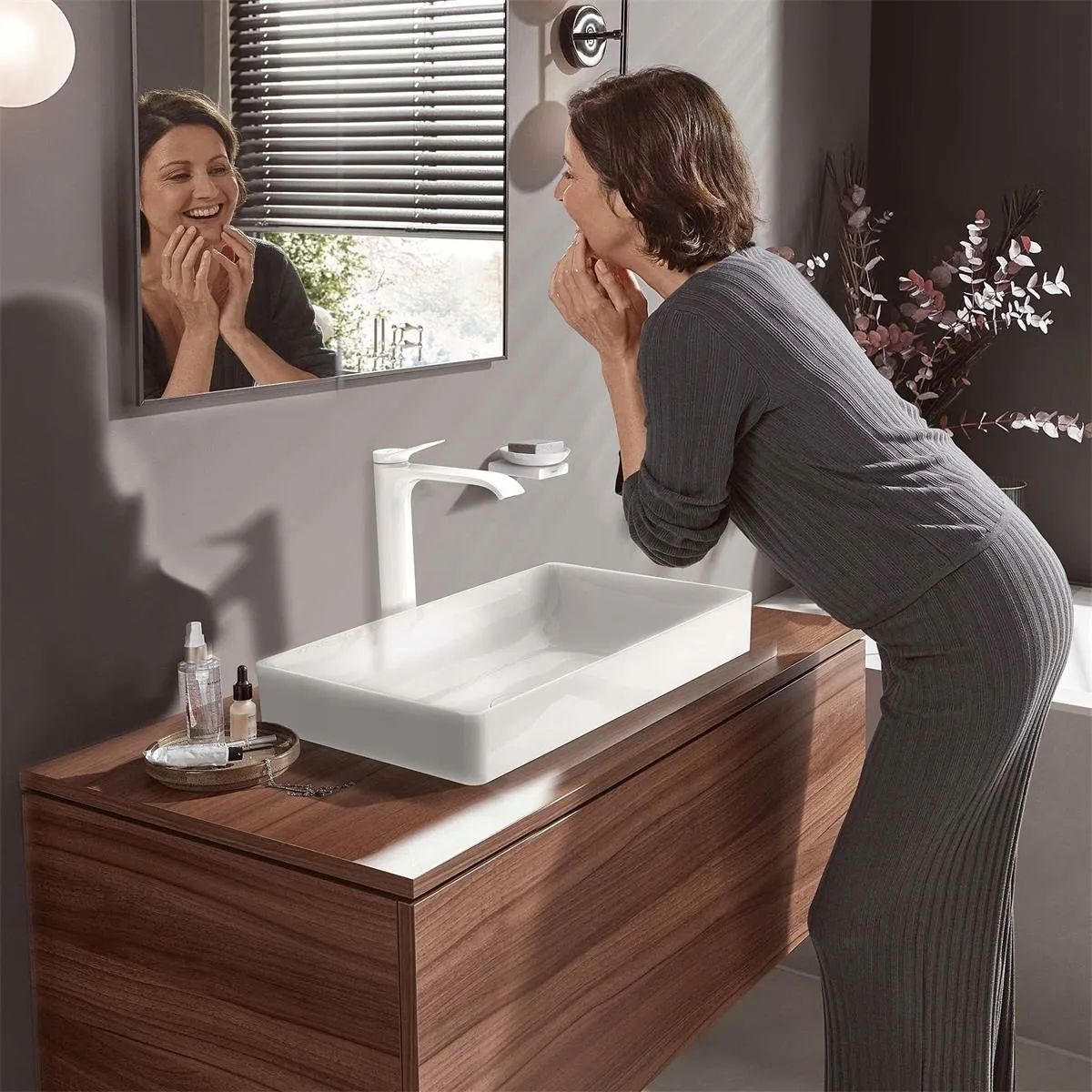 Смеситель Hansgrohe Vivenis белый матовый 75040700