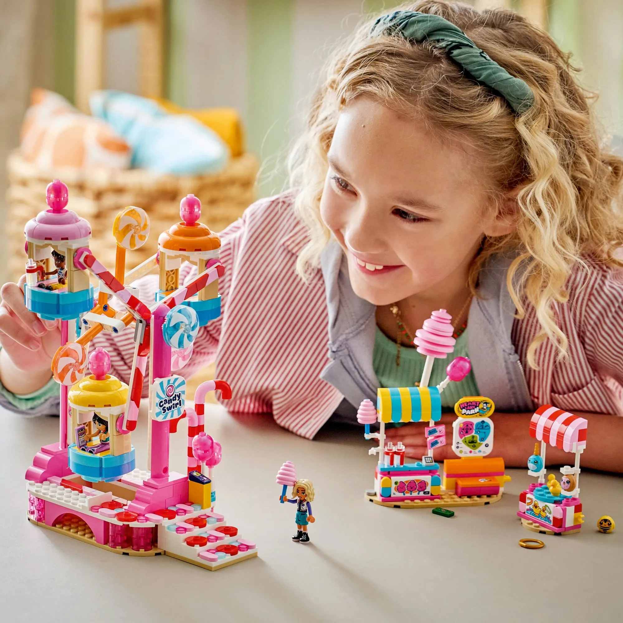 LEGO Friends 42700 Колесо обозрения с конфетами и капкейками