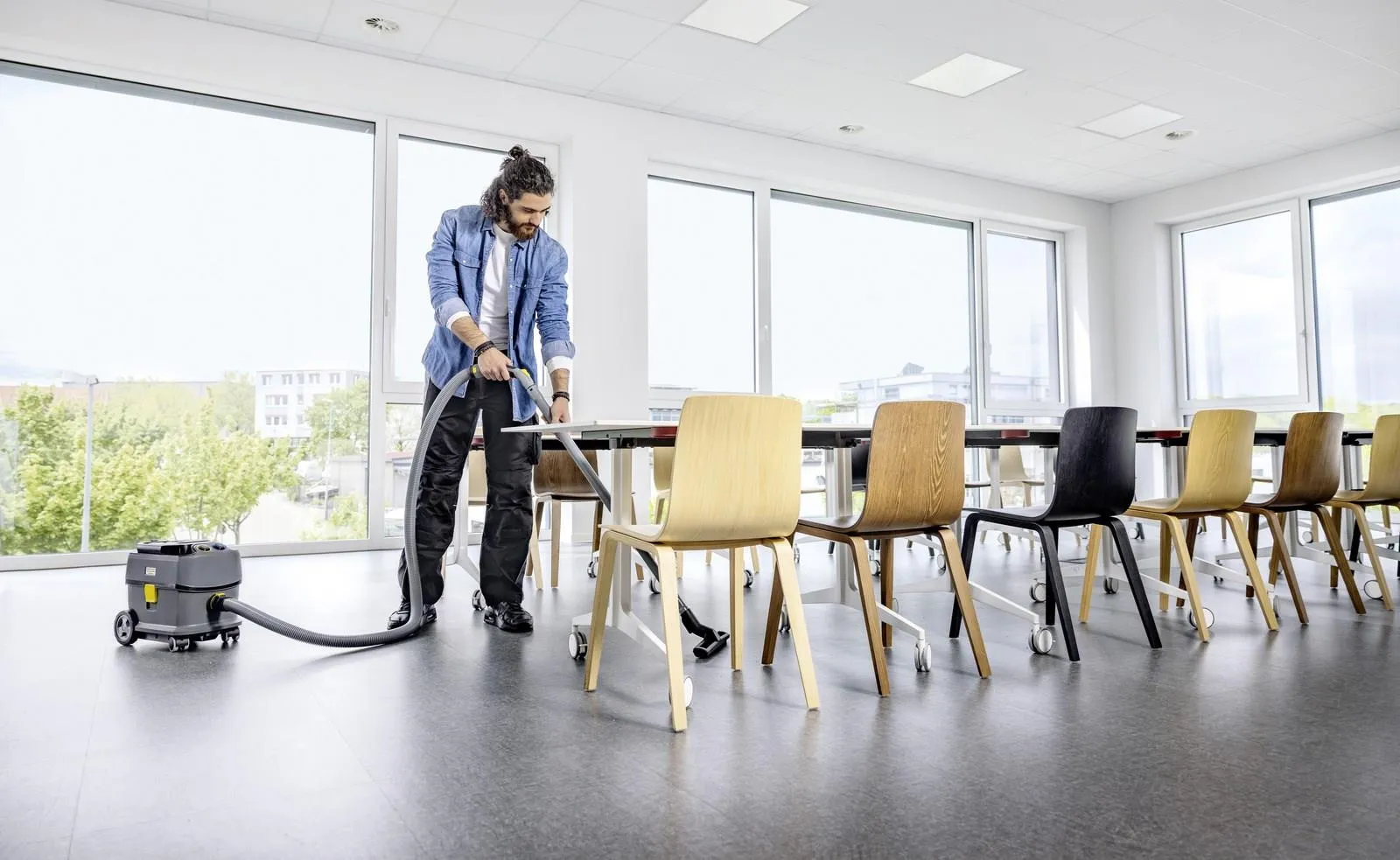 Аккумуляторный пылесос сухого уборочного типа Karcher Professional T 10/1 Bp Adv 1.527-350.0