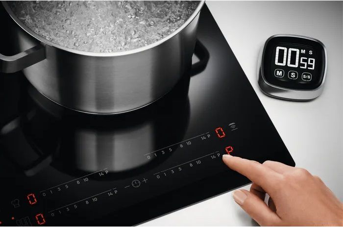 Индукционная варочная панель Electrolux EIS62443, черный