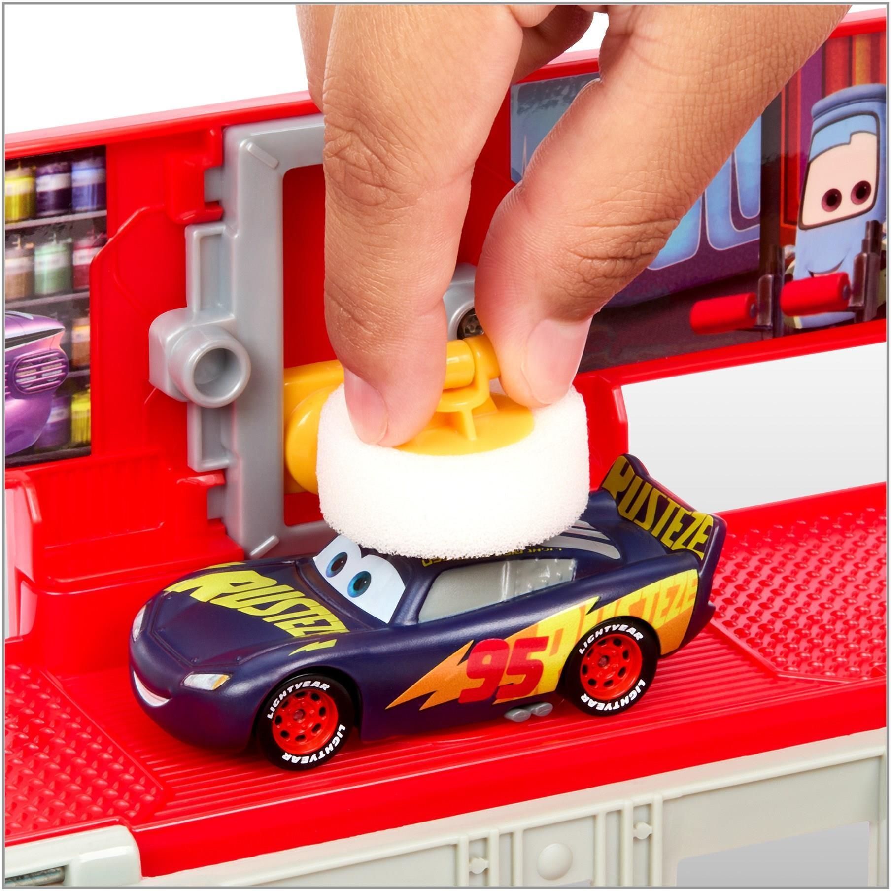 Машинки Mattel Disney Pixar Cars - Машинки из мультфильма Тачки - Мобильная покрасочная мастерская. Набор смены цвета с транспортером и меняющий цвет автомобиль Молния МакКуин HPD82