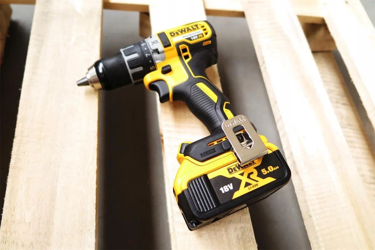 Набор электроинструмента DeWalt DCK2020P2T