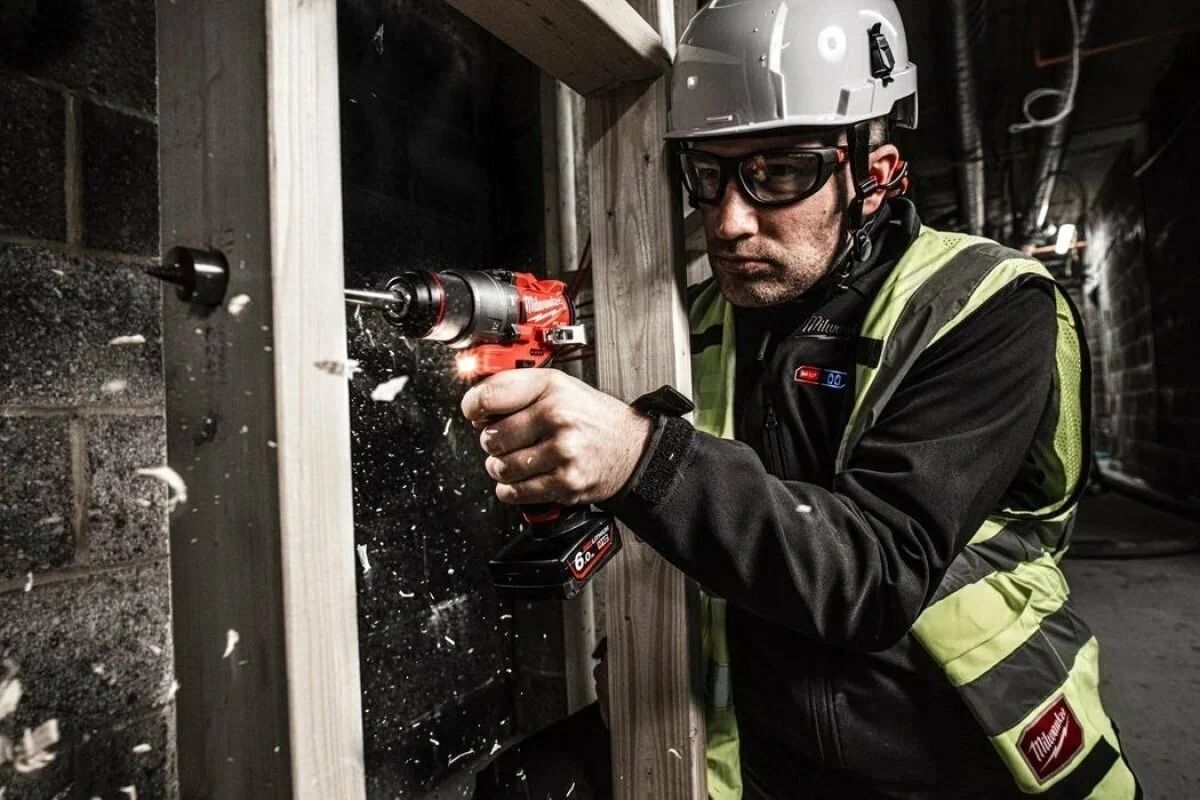 Аккумуляторная дрель-шуруповерт Milwaukee M12 FPD2-0 4933479867, 1550 об/мин, без АКБ и ЗУ