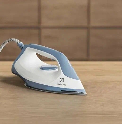 Парогенератор Electrolux E5ST1-2DB, белый, синий