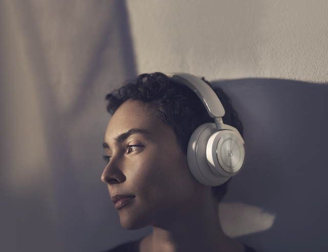 Беспроводные наушники Bang & Olufsen BeoPlay HX Sand