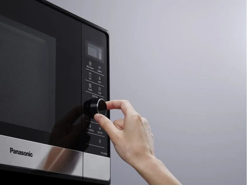 Микроволновая печь Panasonic NN-GD38HSSUG с грилем