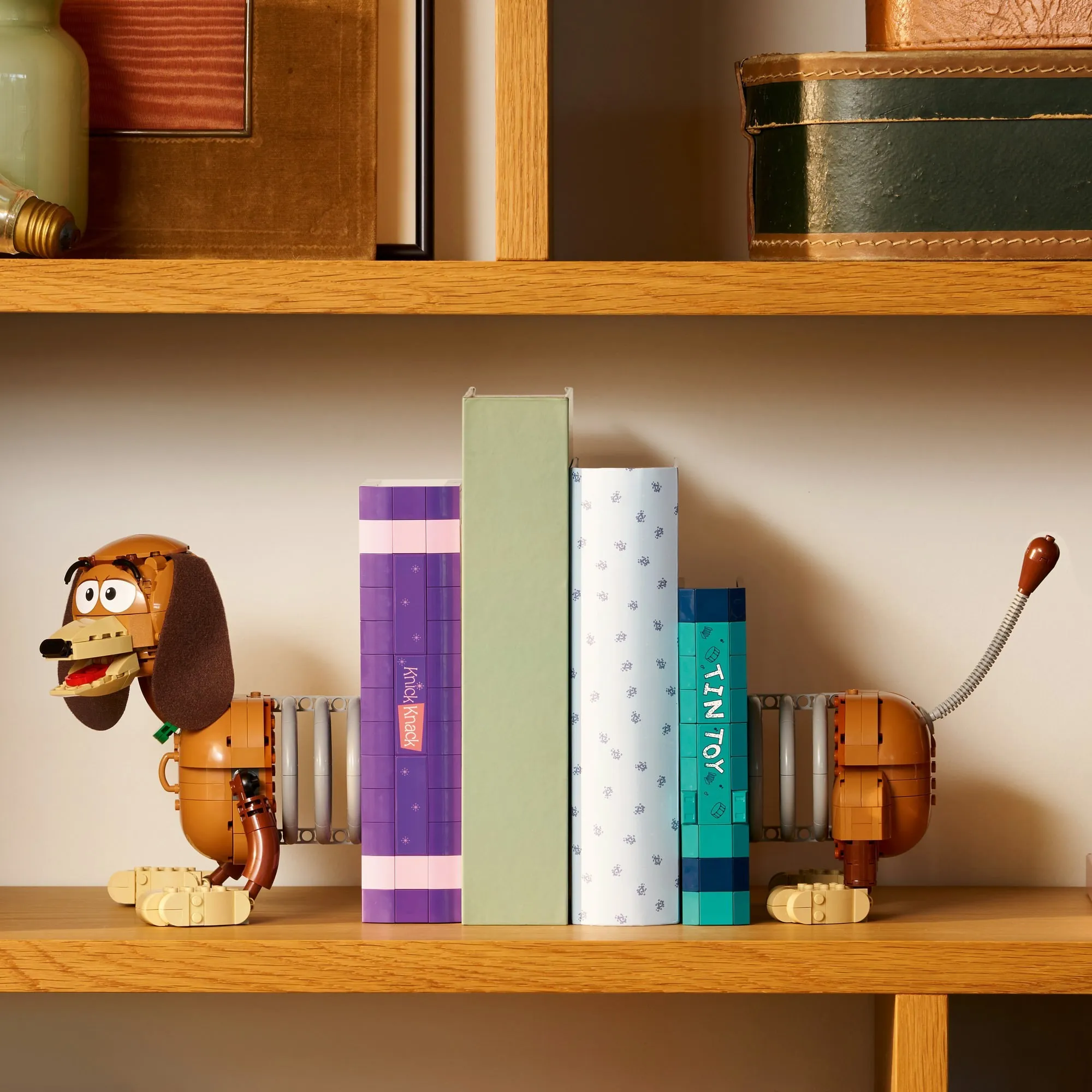 Конструктор LEGO Disney Pixar 43301 Toy Story Тонкий — подставки для книг