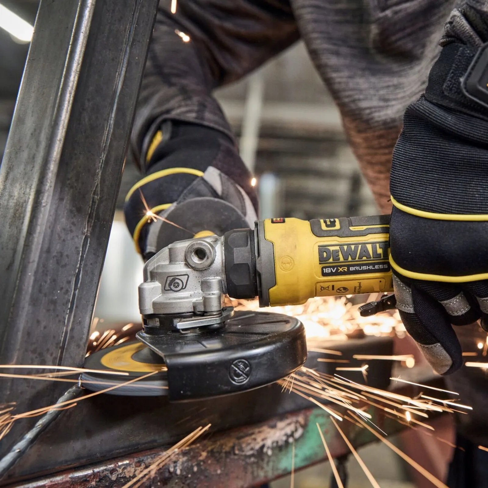 Аккумуляторная угловая шлифмашина (УШМ) DeWalt DCG404NT, без АКБ и ЗУ, в кейсе TSTAK