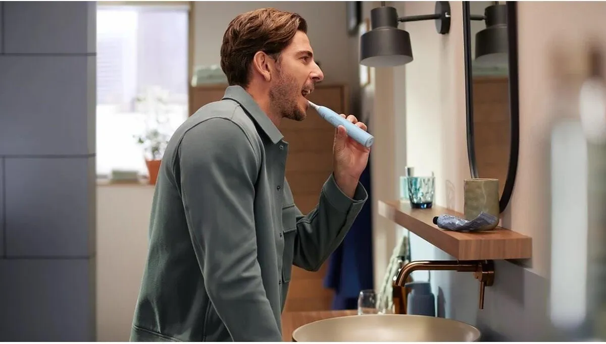 Электрическая щетка PHILIPS Sonicare 6100 HX7406/01