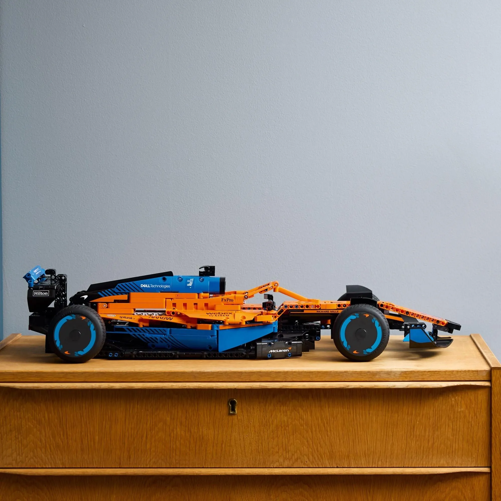 Конструктор LEGO Technic 42141 Гоночный автомобиль McLaren Formula 1