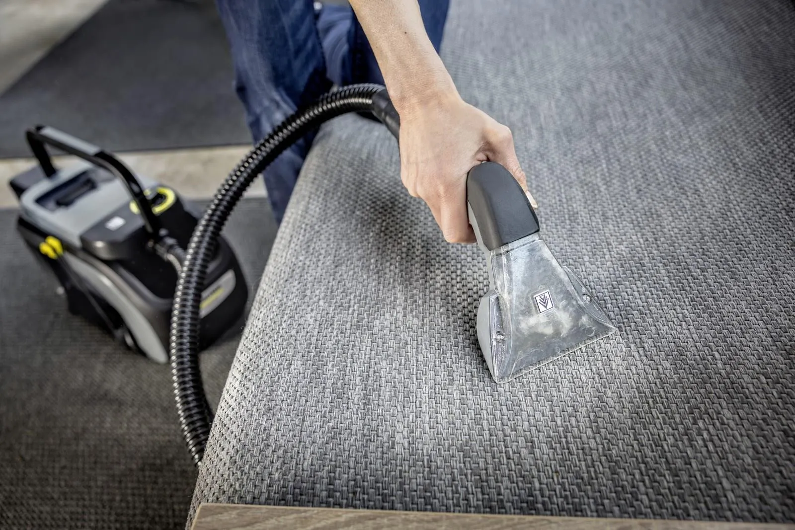 Аккумуляторный моющий пылесос KARCHER Puzzi 2/1 Bp 1.101-750.0