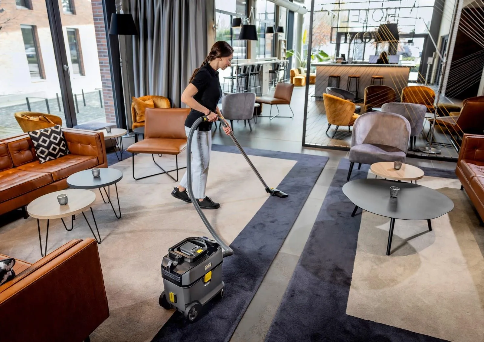 Аккумуляторный пылесос для сухой уборки Karcher T 15/1 Bp 1.355-352.0