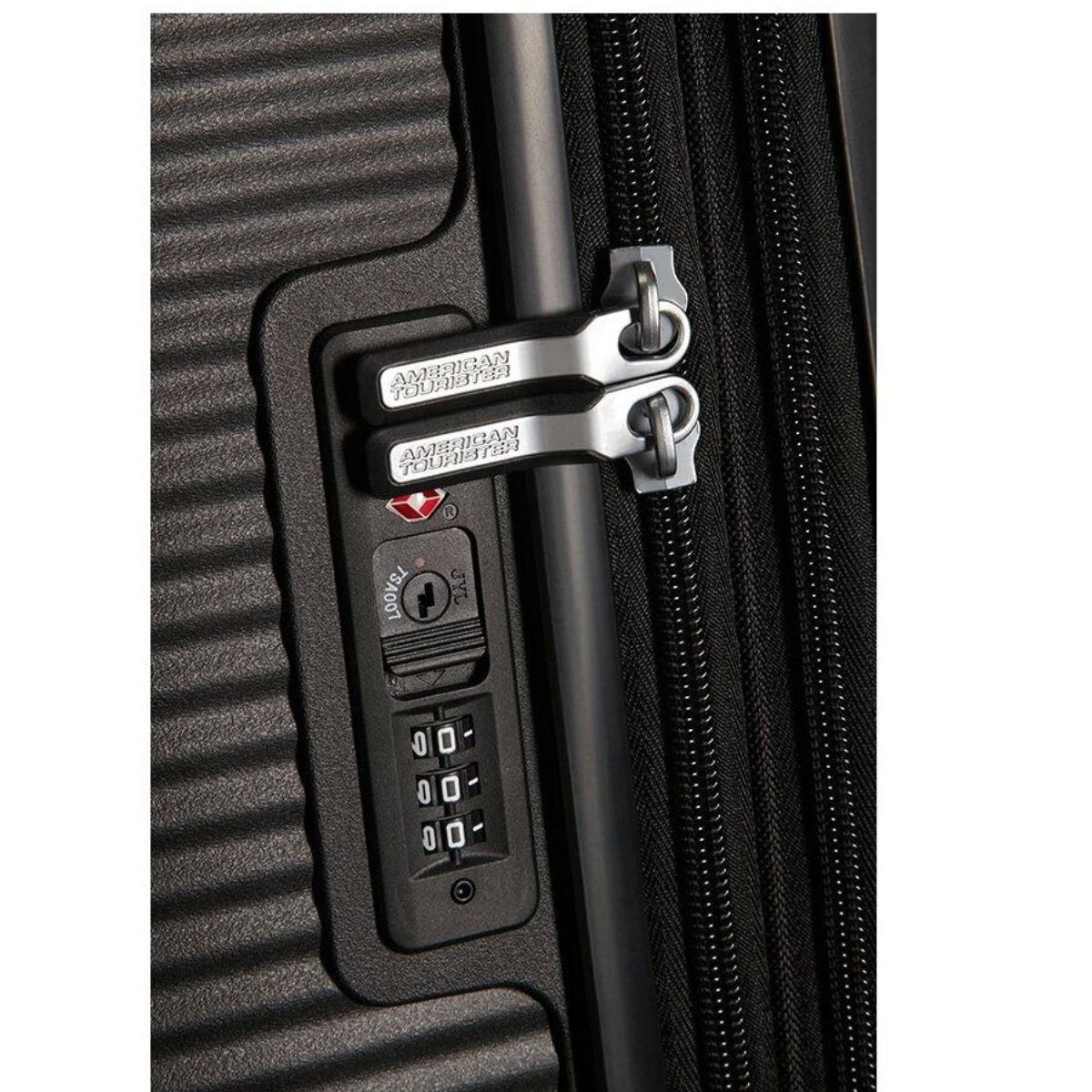 Чемодан American Tourister Soundbox 55см, 41 л, черный