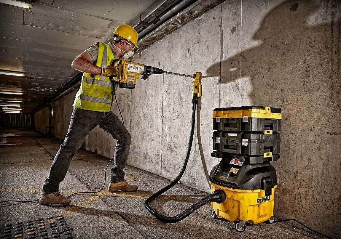 Сетевой строительный пылесос DeWalt DWV901LT