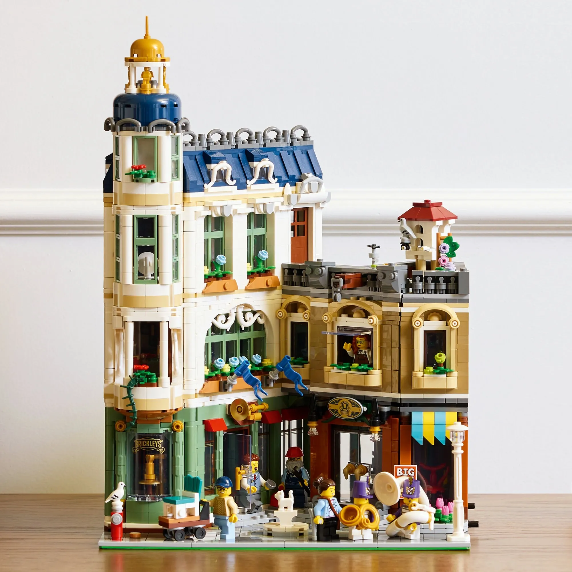 Конструктор LEGO Icons 11371 Торговая улица