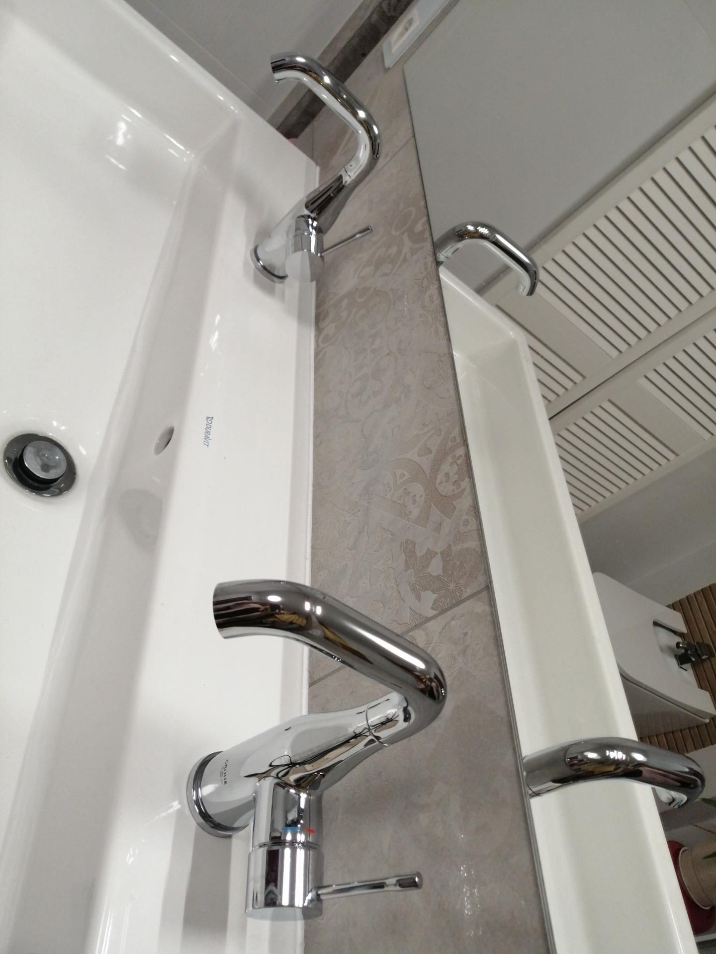 Смеситель для раковины Grohe Essence 23463001