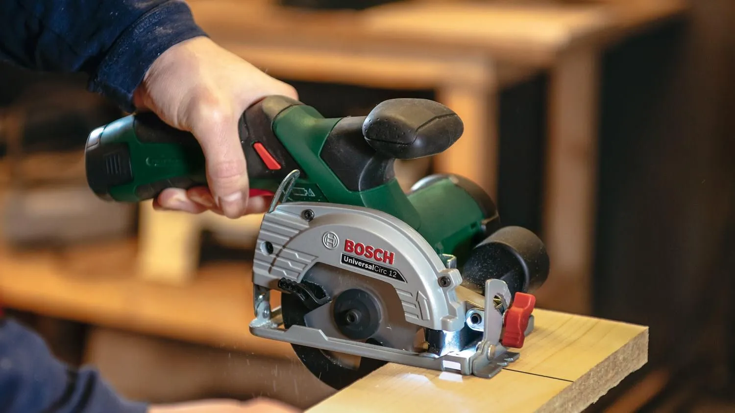 Дисковая пила Bosch UniversalCirc 12 06033C7003