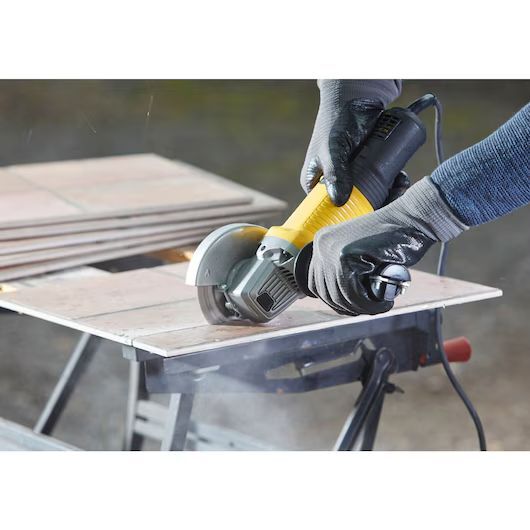 Угловая шлифовальная машина Stanley FMEG220K-QS