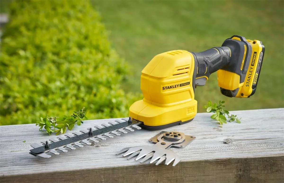 Аккумуляторный кусторез Stanley 18V V20 STCSS20BXJ