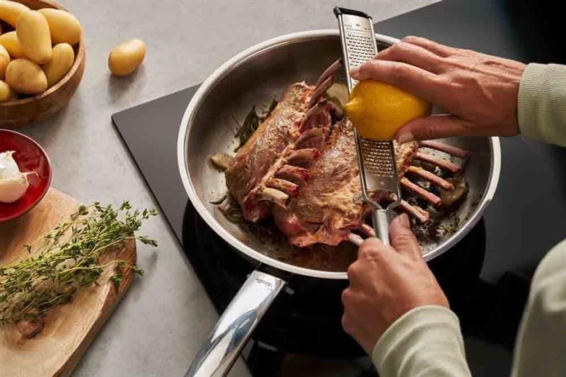 Сковорода универсальная Fissler Steelux pro 28 см серебристый