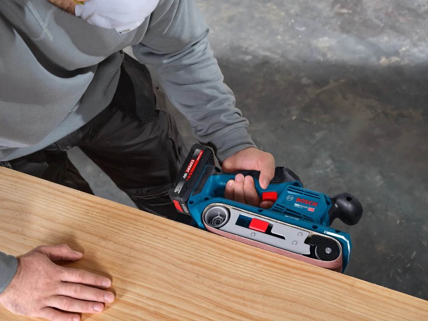Аккумуляторная ленточная шлифовальная машина Bosch GBS 18V-75 Professional 06012C2000