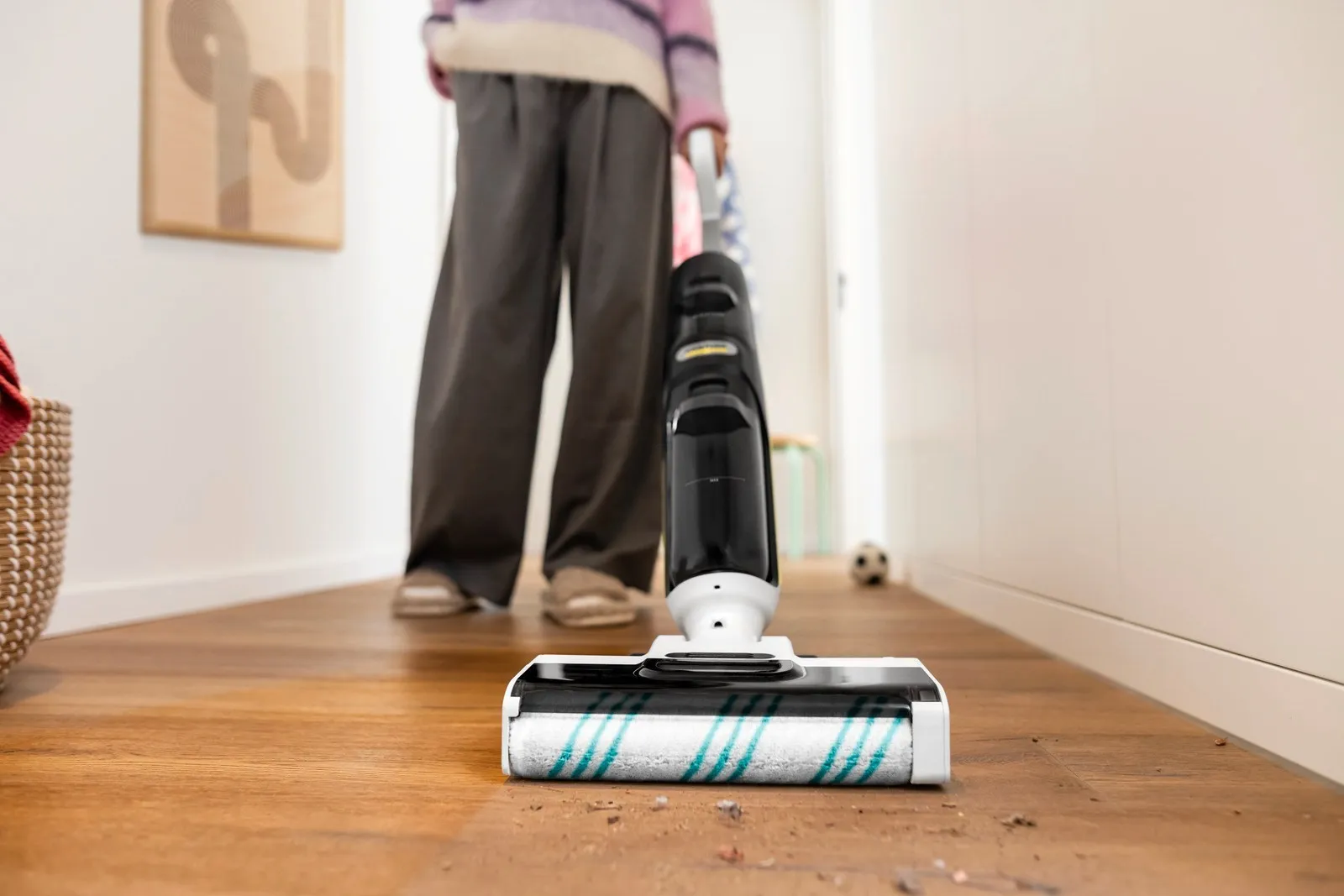 Электрическая швабра KARCHER FCV 4 Pet & Home Dry 1.056-137.0