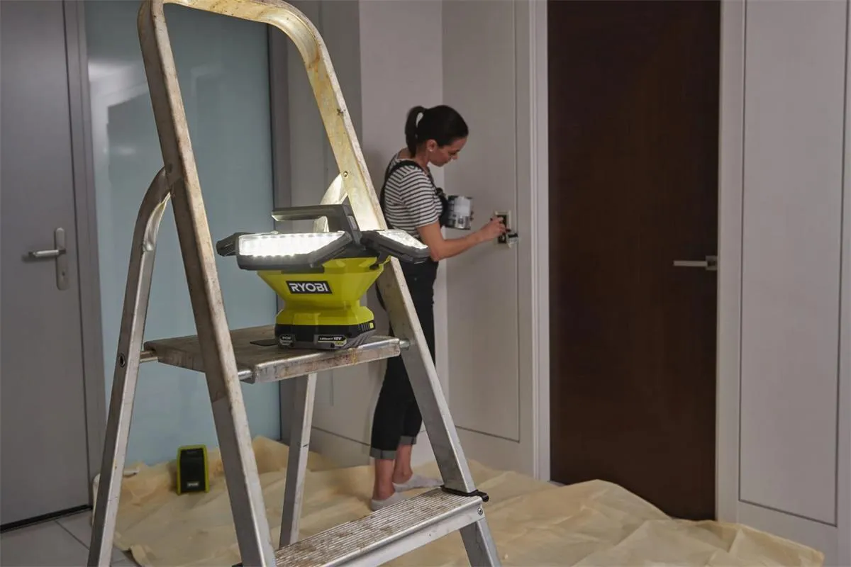 Лампа для мастерской RYOBI R18L3600
