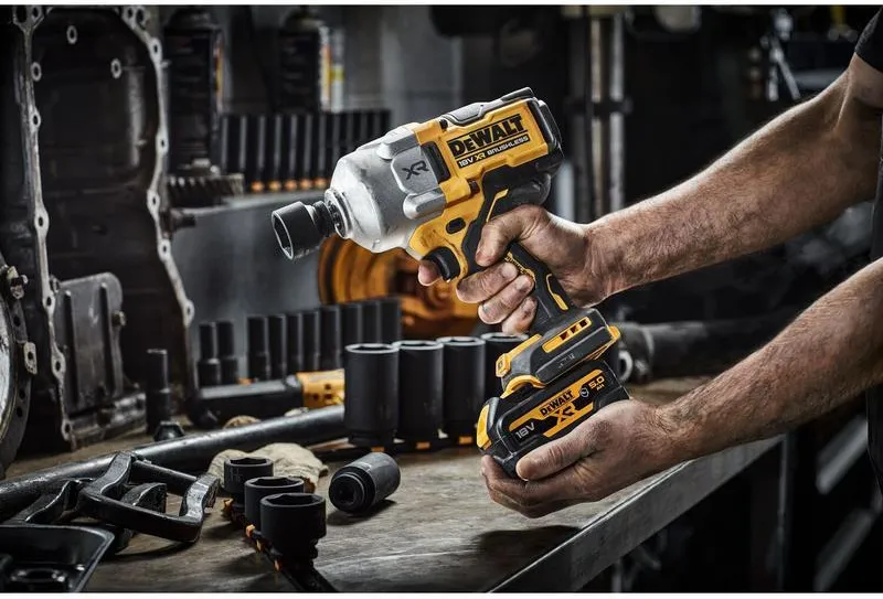 Аккумуляторный ударный гайковерт 1/2" DeWalt DCF961N-XJ, без АКБ и ЗУ
