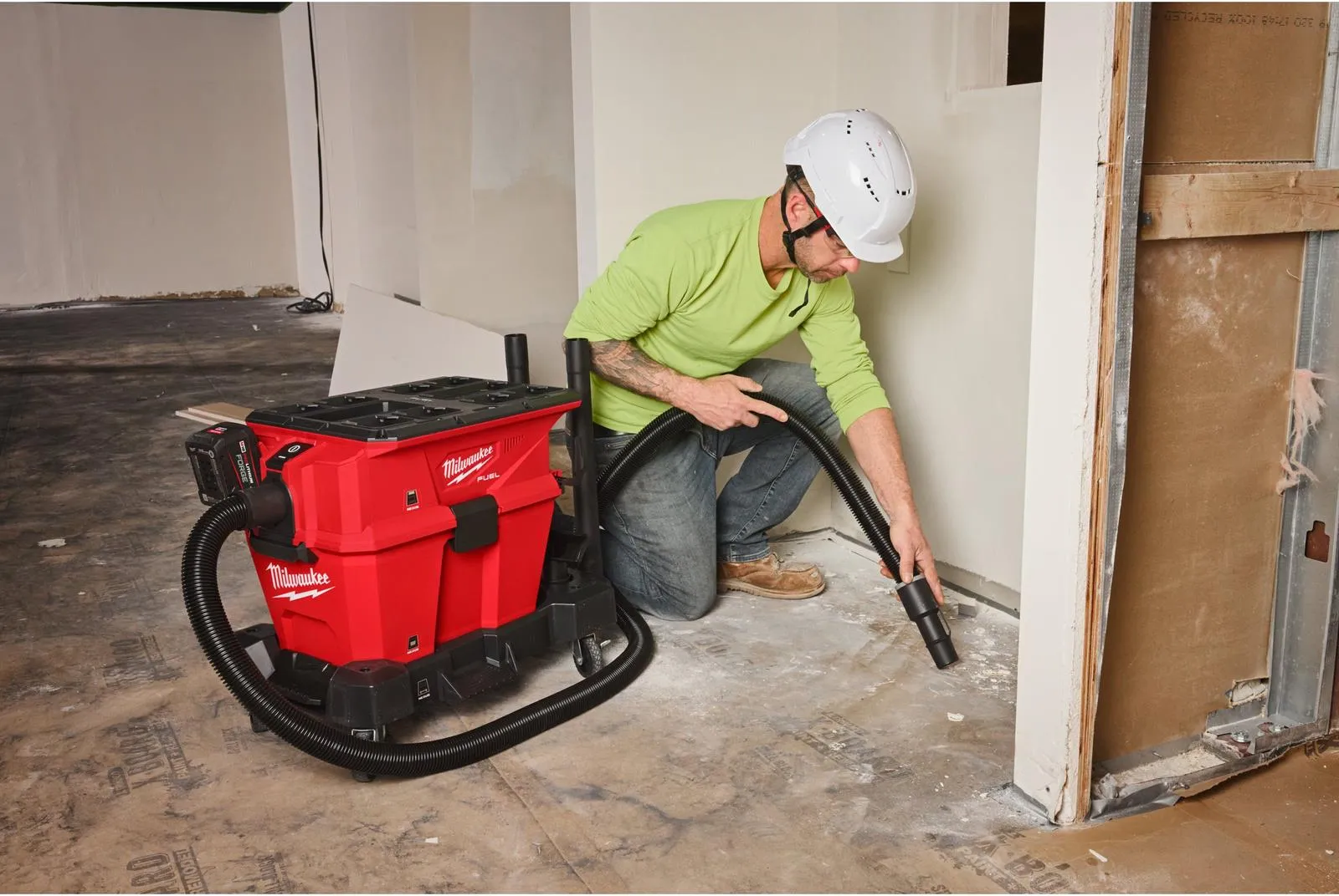 Аккумуляторный промышленный пылесос Milwaukee M18 FVC23L-0 NEXUS 23 л, класс L, без АКБ и ЗУ