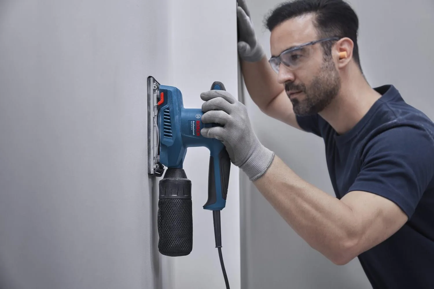 Ленточная шлифовальная машина сетевая Bosch GSS 20-18 A Professional 0601070101
