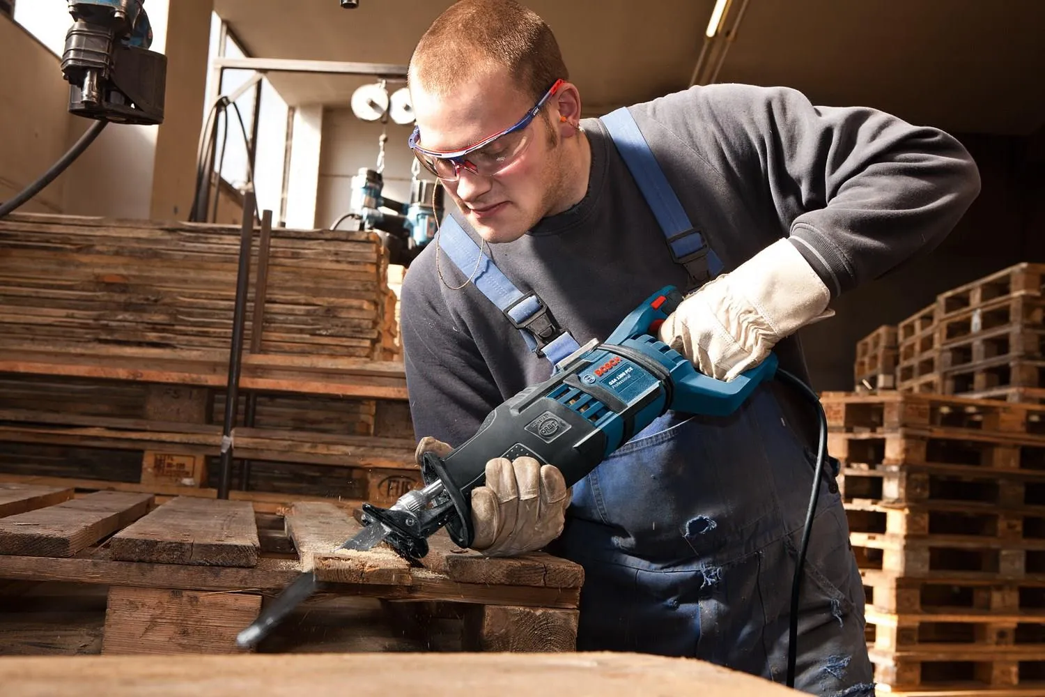 Электрическая пила Bosch GSA 1300 PCE Professional 060164E200