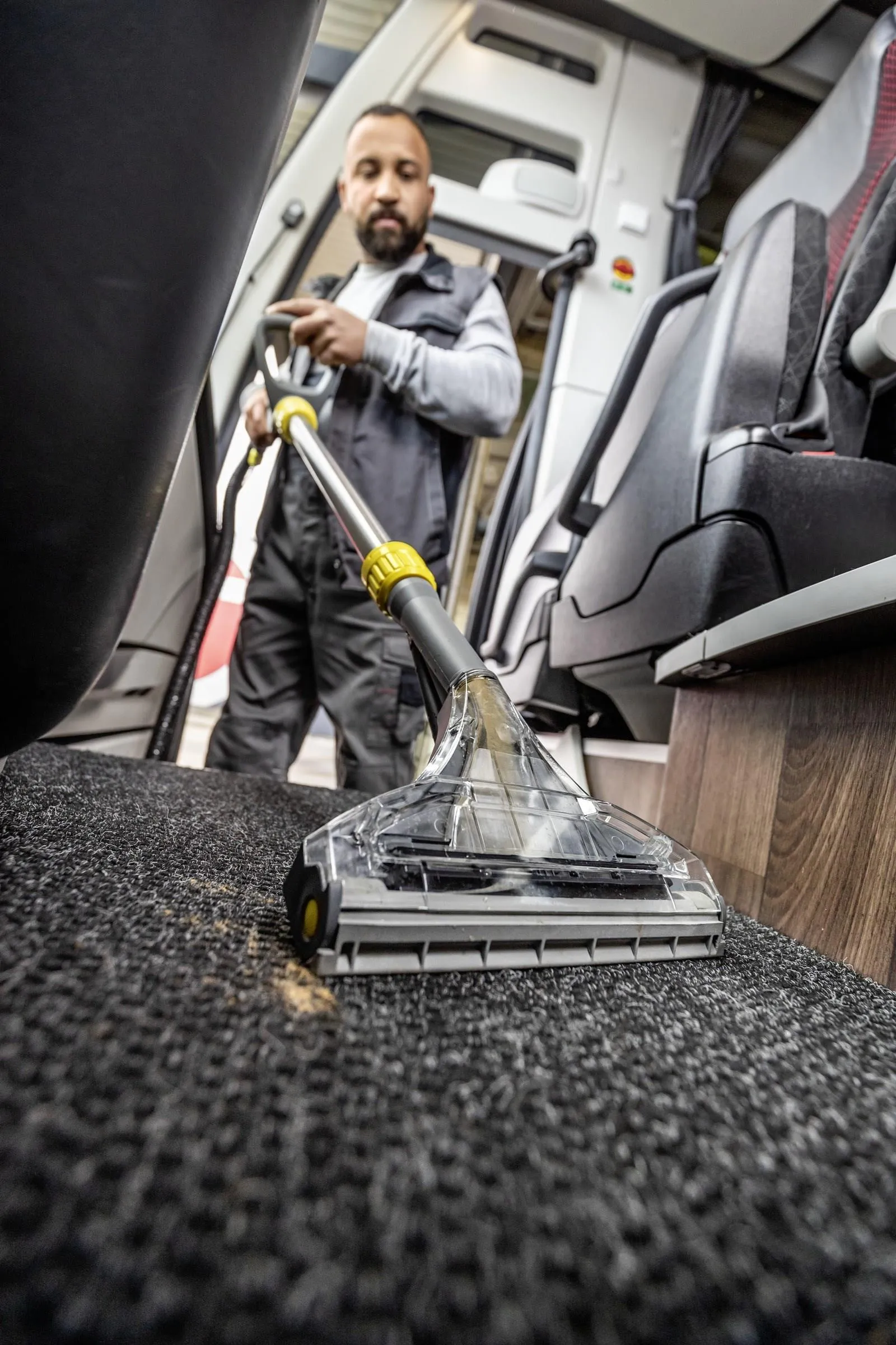 Профессиональный моющий пылесос Karcher Puzzi 8/1 Adv 1.100-241.0