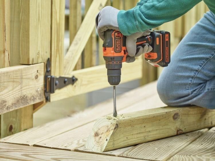 Аккумуляторная дрель-шуруповерт BLACK+DECKER BDCDD186
