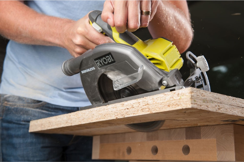 Аккумуляторная циркулярная пила RYOBI R18CS-0