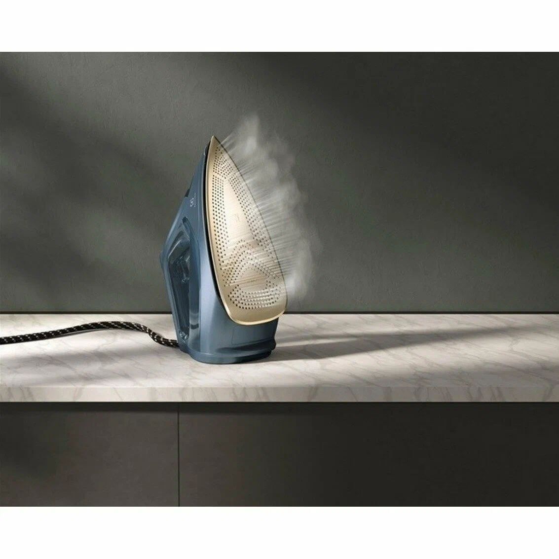 Утюг Electrolux Renew 800, синий