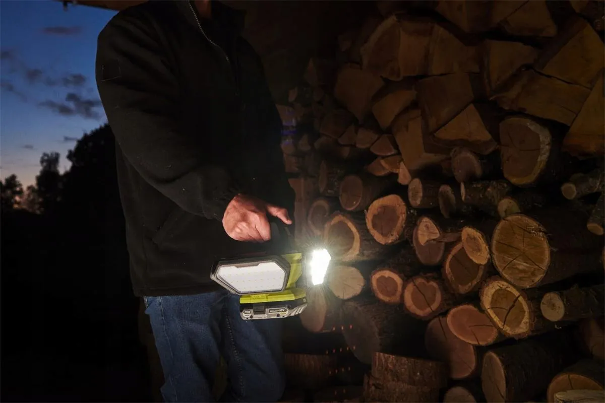 Лампа для мастерской RYOBI R18L3600