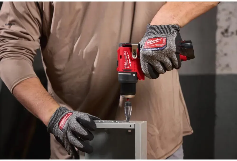 Аккумуляторная дрель-шуруповерт Milwaukee M12 BLPDRC-0 4933500421
