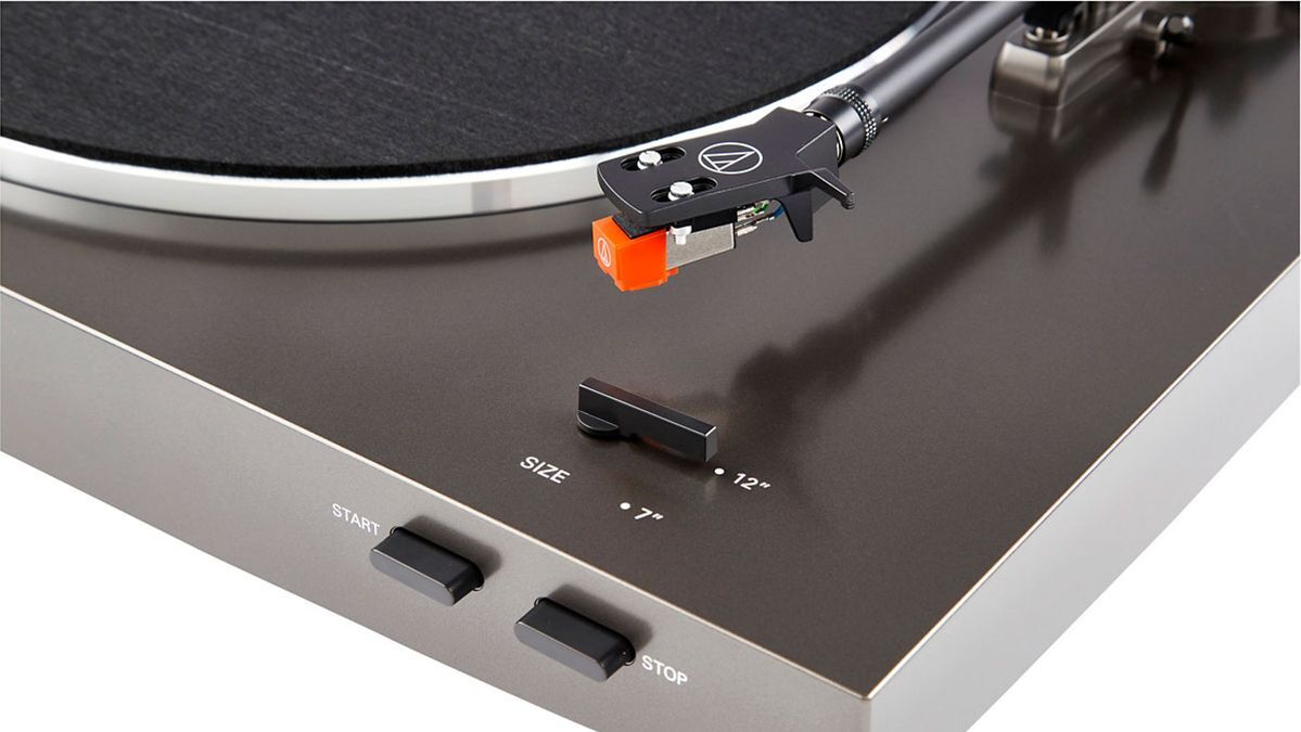 Виниловый проигрыватель Audio-Technica AT-LP2X grey