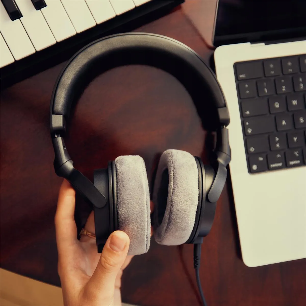 Беспроводные наушники Beyerdynamic DT 270 PRO