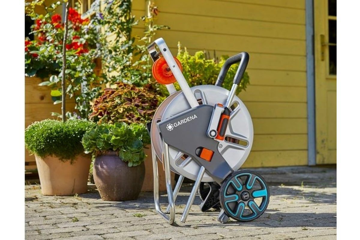 Тележка для шлангов металлическая Gardena AquaRoll M Easy с комплектом для полива 18547-20.000.00