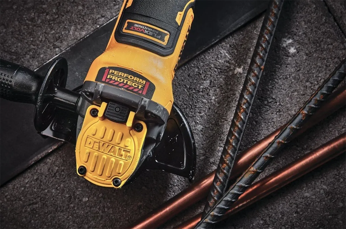 Аккумуляторная угловая шлифмашина (УШМ) DeWalt DCG409T1, с 1 АКБ FlexVolt и ЗУ