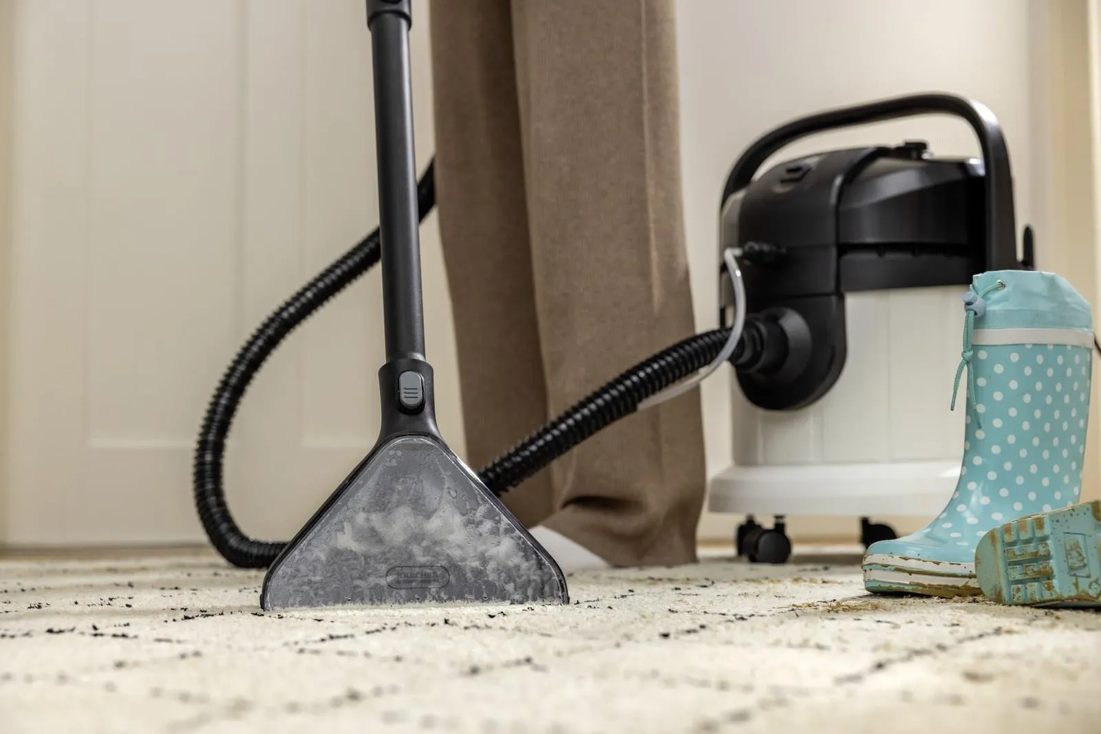 Моющий пылесос Karcher SE 4 автомобильный