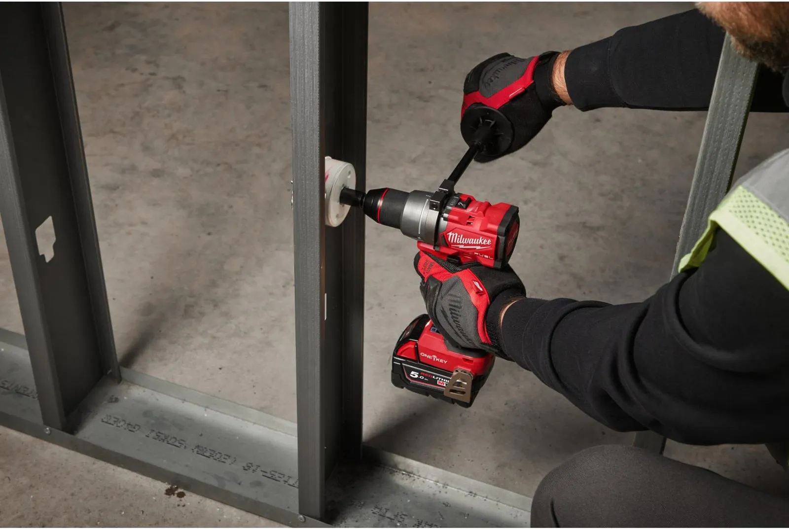 Аккумуляторная ударная дрель-шуруповерт Milwaukee M18 ONEPD3-0 4933501116
