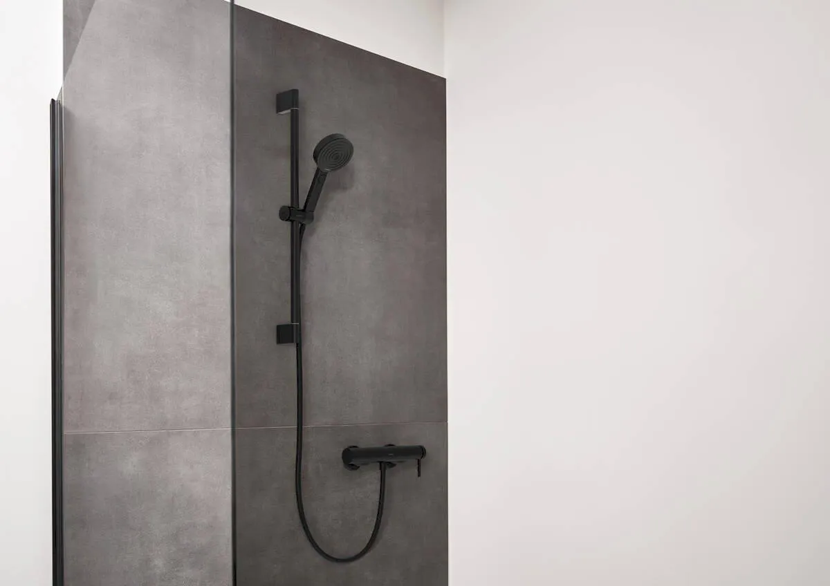 Ручной душ Hansgrohe Rainfinity 130 3jet, черный матовый 26864670