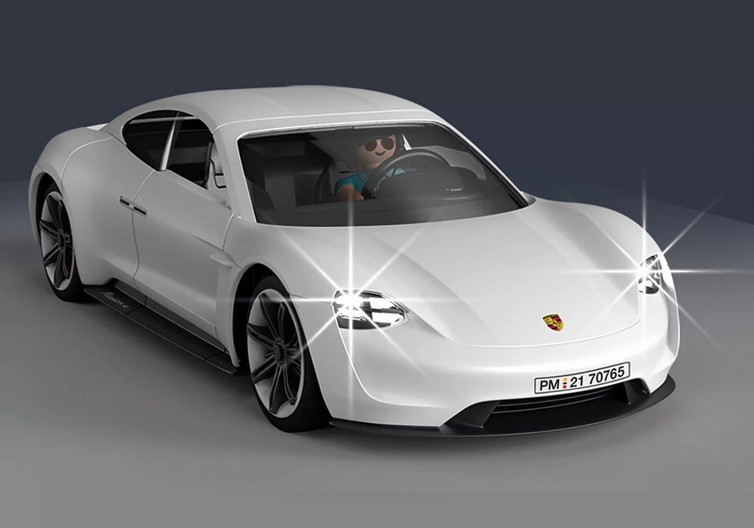 Гоночная машина Playmobil Porsche Mission E 70765, 27.5 см, белый
