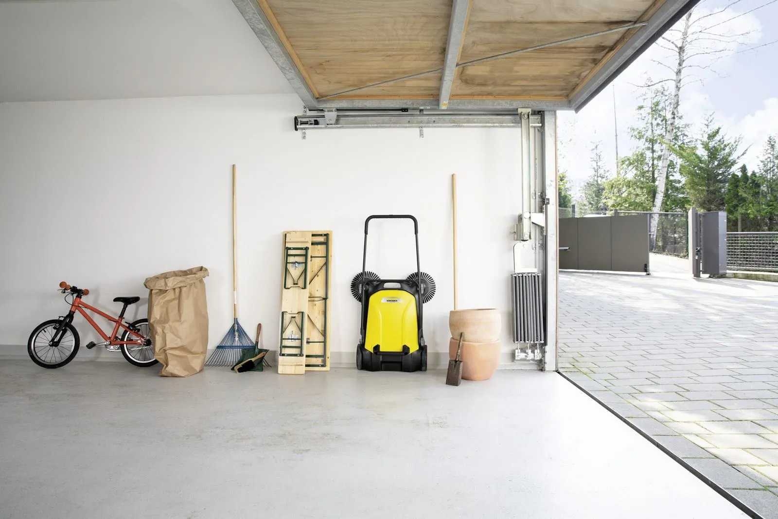 Ручная подметальная машина KARCHER S4 Twin 1.766-360.0