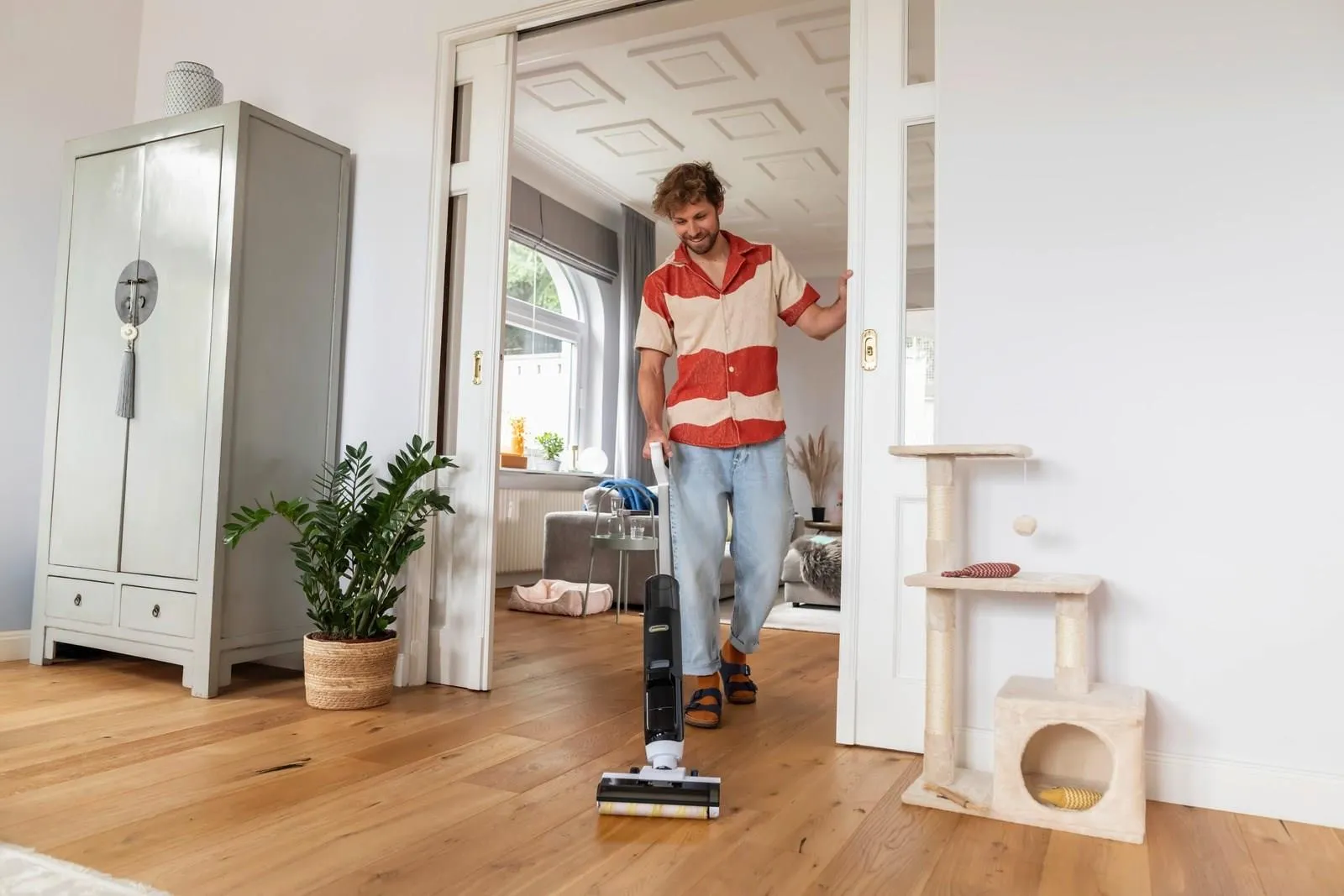 Вертикальный моющий пылесос Karcher FCV 3 Natural N 1.056-124.0