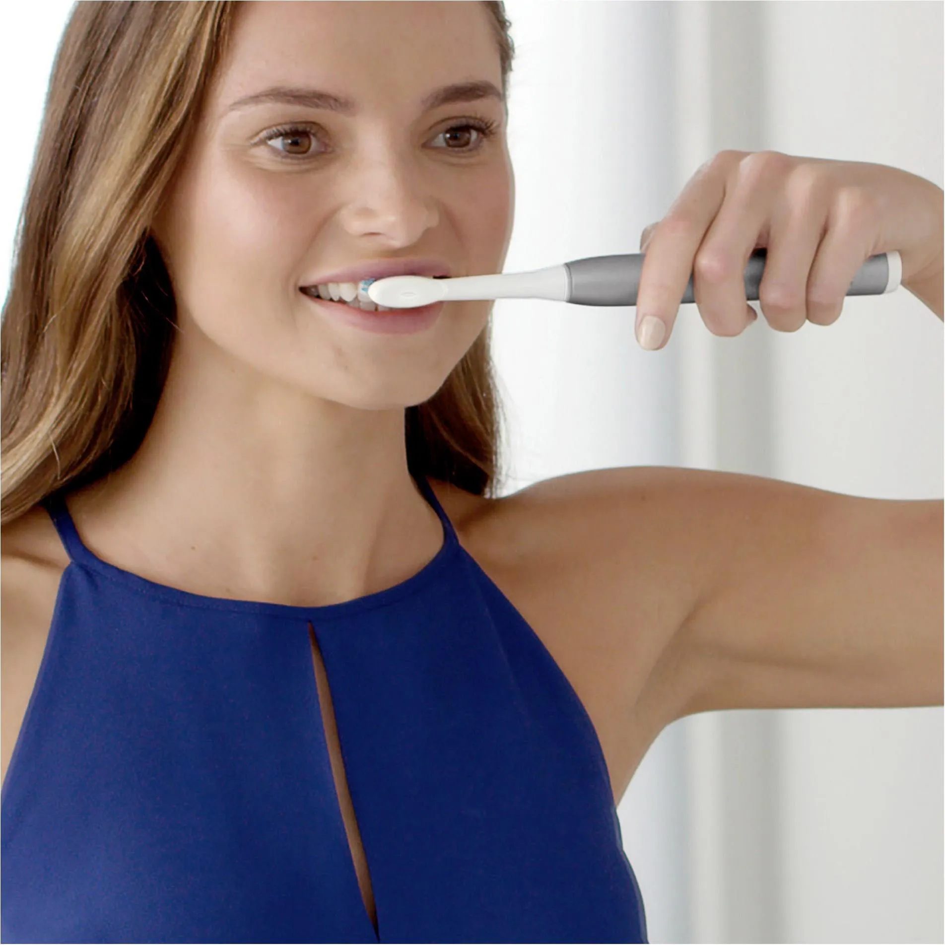 Электрическая звуковая зубная щётка Oral-B Pulsonic Slim Clean 2000 Grey, с зарядной станцией